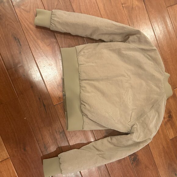 Lululemon REVERSIBLE tan, goldish jacket size 4 - Picture 2 of 7
